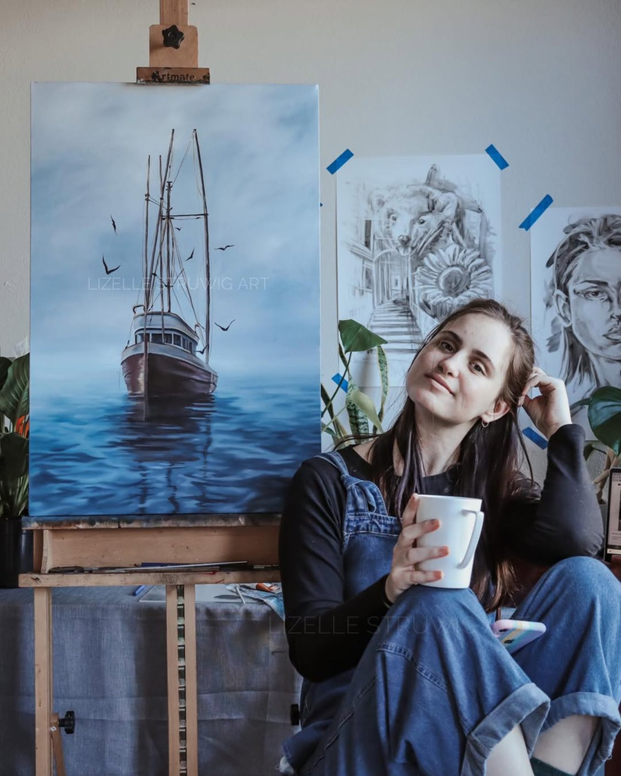Lizelle Struwig with an oil painting on ACF canvas