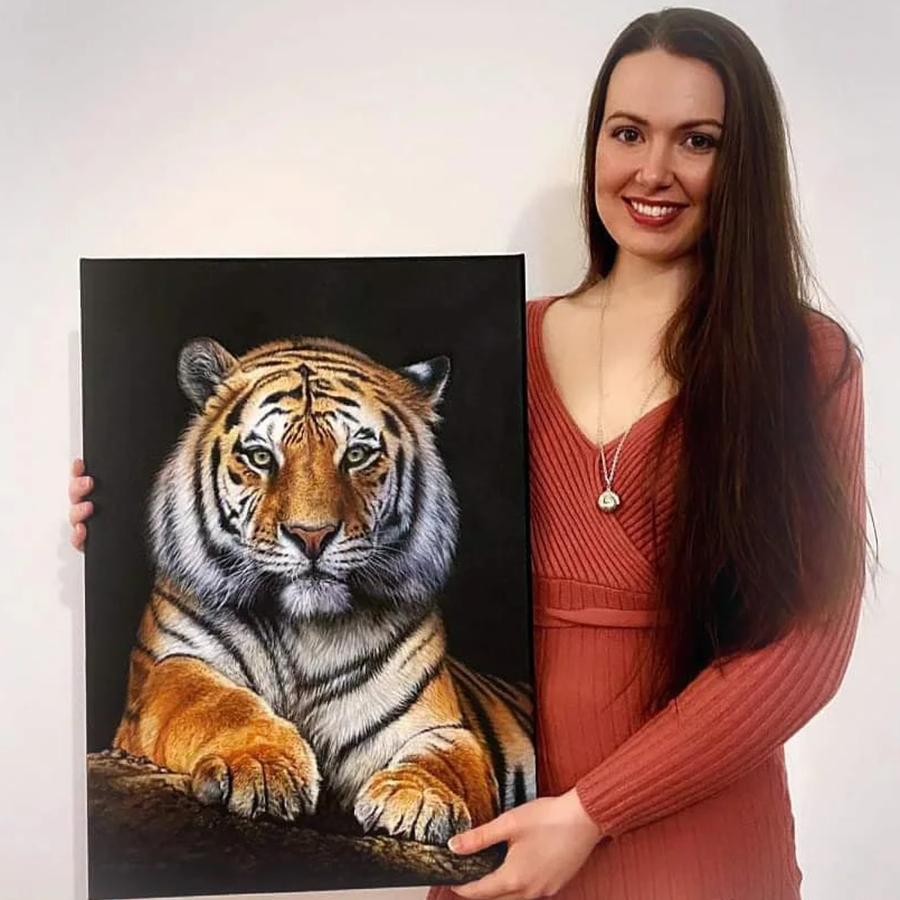Amber Tyldesley with her tiger painting on ACF canvas
